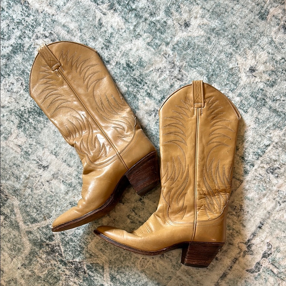 Dan Post tan western cowboy boots
